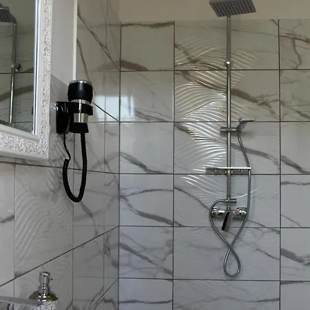 Antmann Bor Terasz Szallas 3* Balatoncsicso